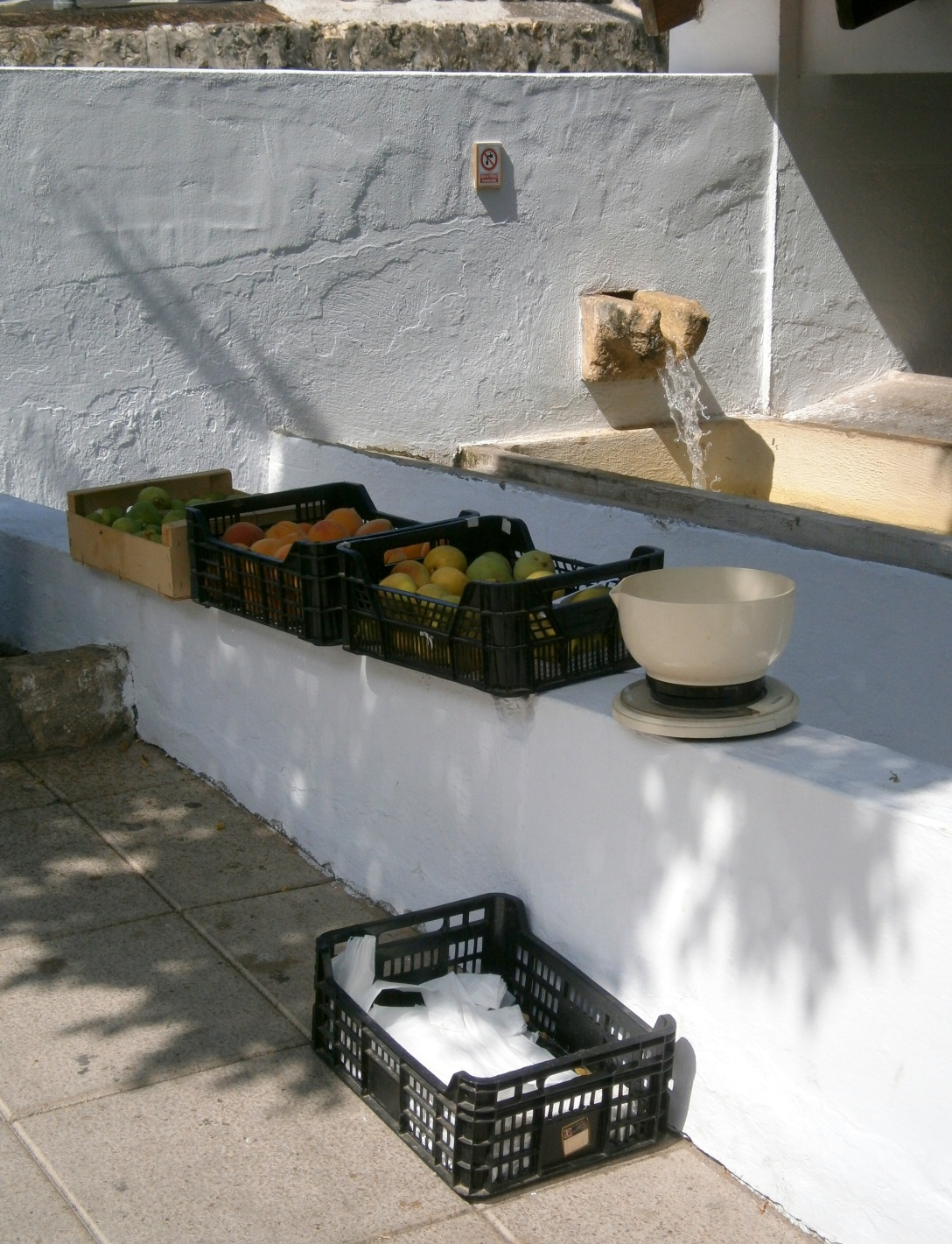 fruits et légumes sur le lavoir de Guadalest, Espagne